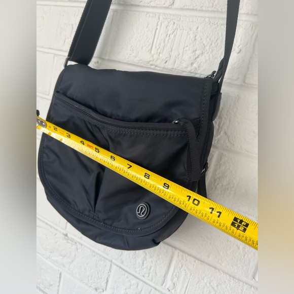 Lululemon the essentials bag 🪬 - Picture 11 of 15